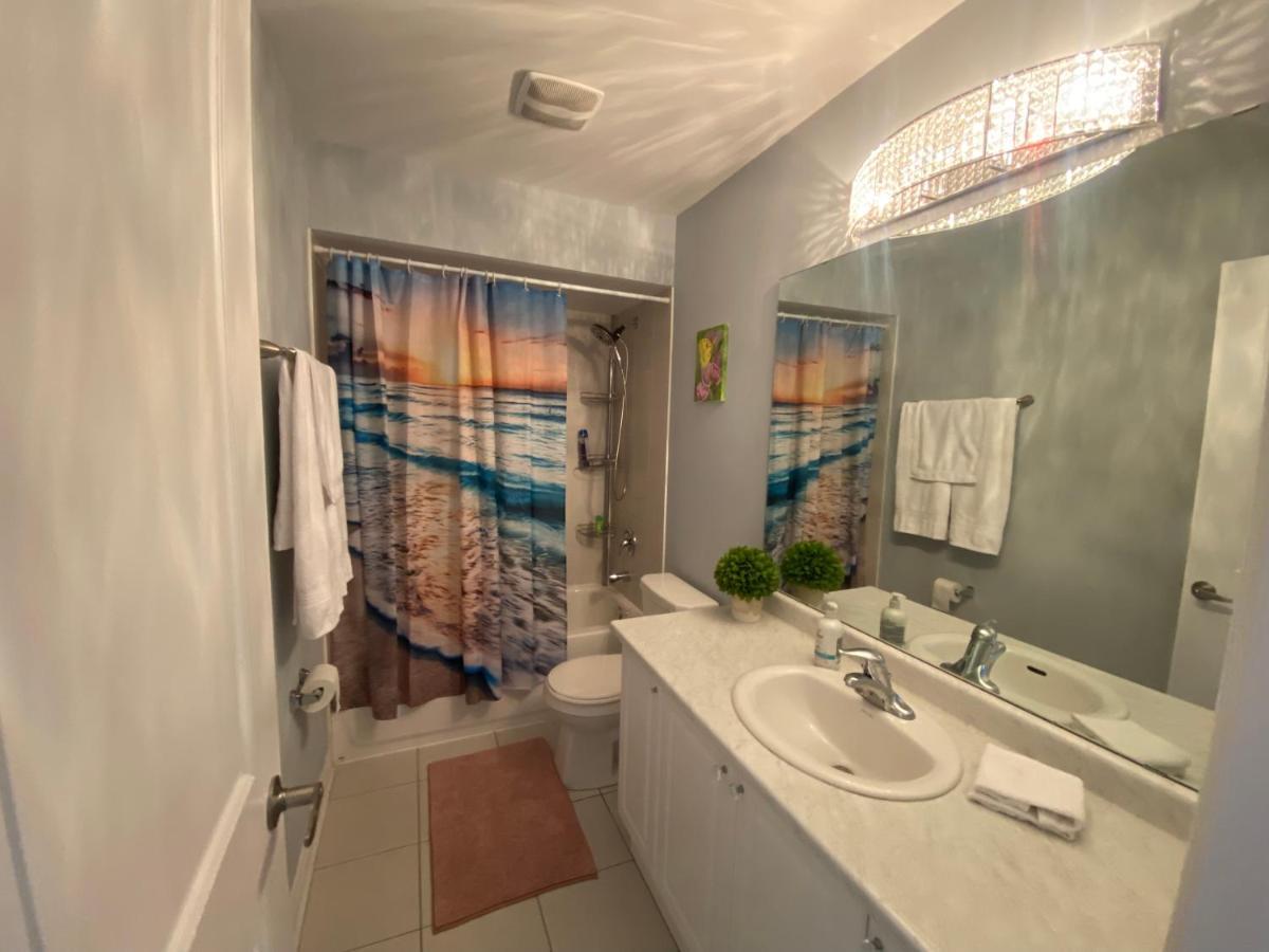 2 Bedroom With 2 Ensuites Unit In Ричмонд-Гілл Екстер'єр фото